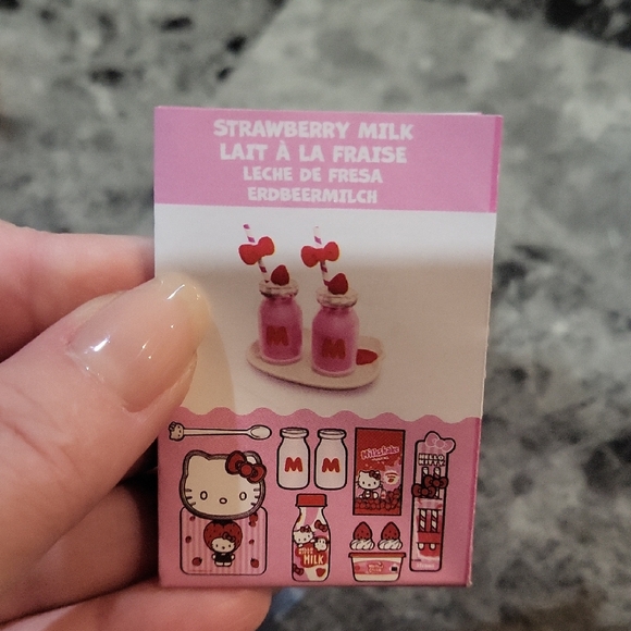 Miniverse Make It Mini Hello Kitty Strawberry Milk - Picture 3 of 6